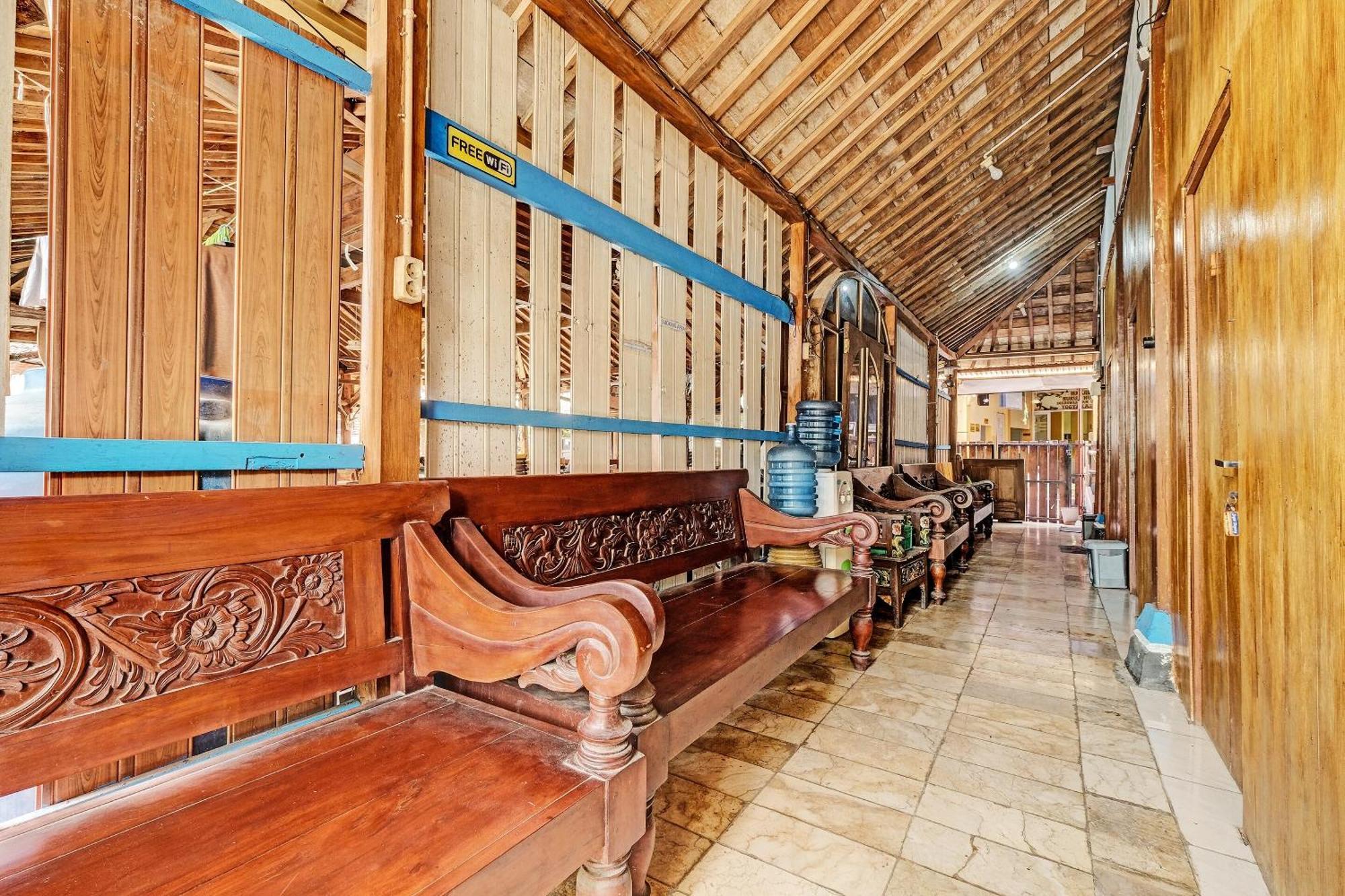 יוגיאקרטה Spot On 91916 Joglo Doyong Homestay Syariah מראה חיצוני תמונה