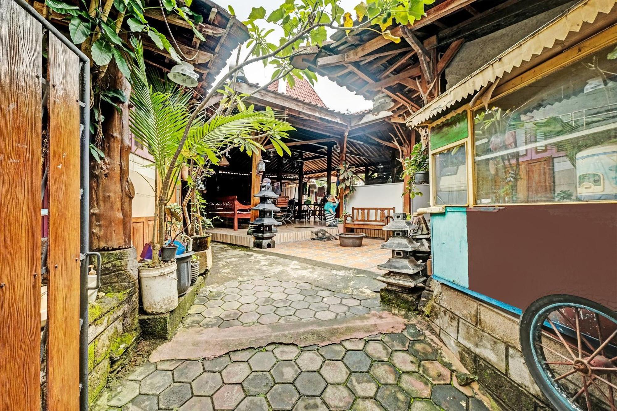 יוגיאקרטה Spot On 91916 Joglo Doyong Homestay Syariah מראה חיצוני תמונה